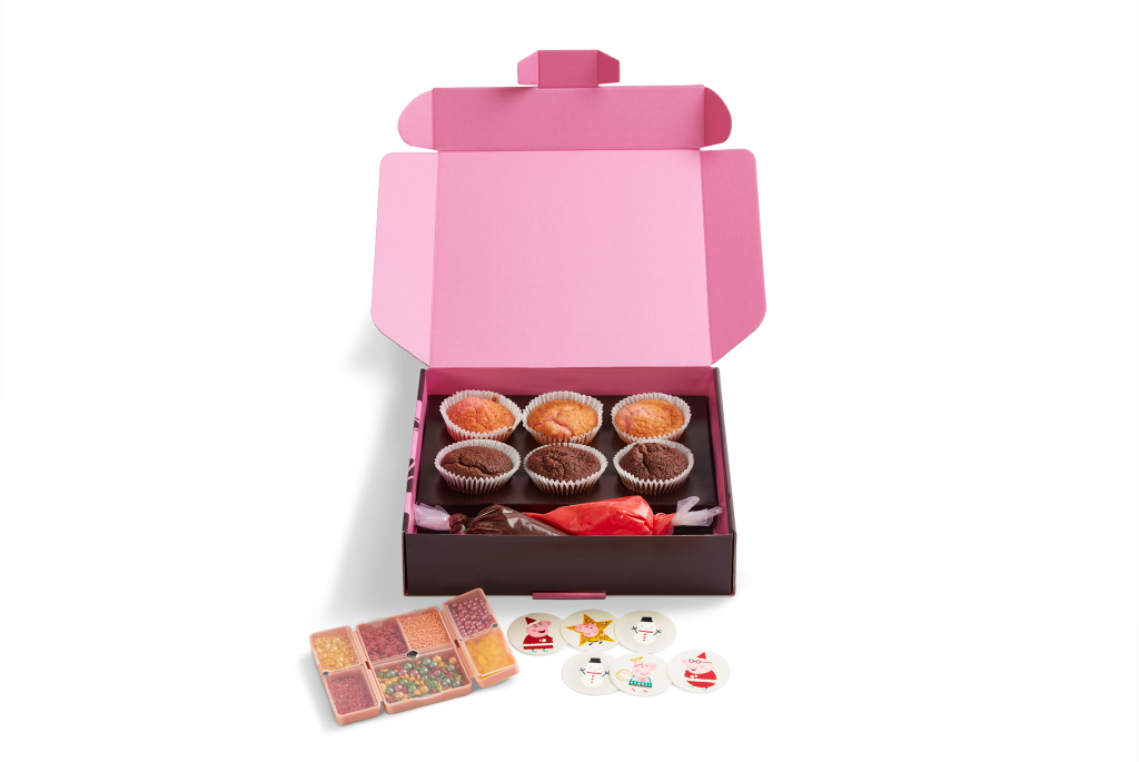 Peppa and Family Christmas Cupcake Decorating Kit